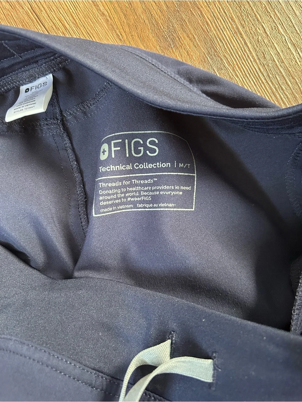 FIGS Navy Medium Tall scrub pants - Picture 2 of 2